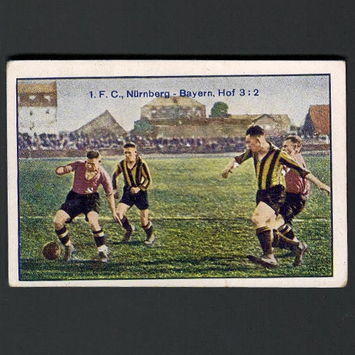 4. Serie Fußballmomente – Bild 1 1.FC Nürnberg gegen Bayern-Hof 3:2 Einen schön eingeleiteten Angriff der Hofer unterbindet der alte Internationale Schmidt durch Zurückspielen, womit natürlich die Gefahr beseitigt wurde. Greiling A.G. Dresden