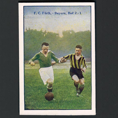 12. Serie Fußballmomente – Bild 20 F.C. Fürth gegen Bayern-Hof 2:1 Appis (F.C. Fürth) am Ball. Er will soeben energisch aufs Tor losziehen. Rechts prescht aber ein Hofer Verteidiger heran, um noch vor Abgabe des Schusses eingreifen zu können. Greiling A.G. Dresden