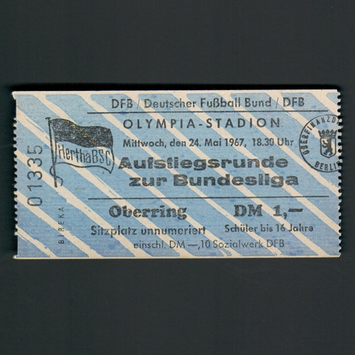 Bundesliga Aufstiegsrunde: 1967 standen sich Hof und die Hertha vor der Rekordkulisse von 70000 Zuschauern im Berliner Olympiastadion gegenüber. Der FC Bayern verlor das Spiel mit 0:2 und verpasste den Bundesliga-Aufstieg, ebenso wie die Herthaner.