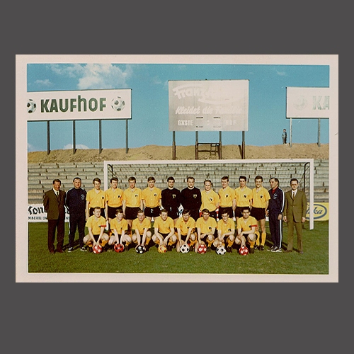 Original-Mannschaftsfoto der Süddeutschen Meister 1968, das auch als Postkarte im FC Bayern Hof Online-Museum zu sehen ist. Leihgabe von Franz Anders