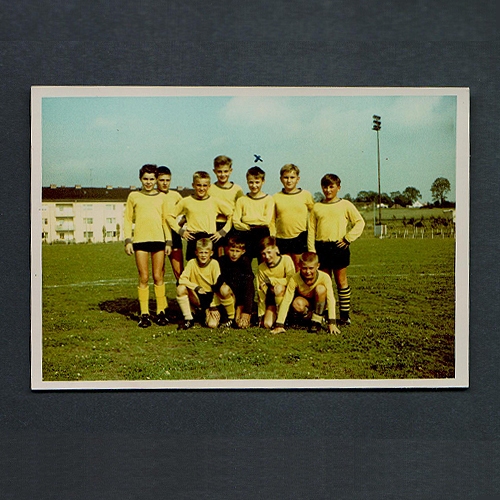 Nachwuchs-Mannschaftsfoto im August 1966 auf der Grünen Au. Das Kreuz markiert den Spieler Werner Langhof; Leihgabe von Werner Langhof