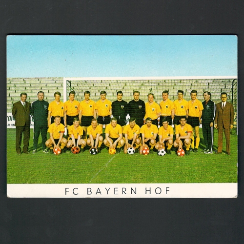 FC Bayern Hof e. V. 1910 stehend von links: Spielausschußvors. Armin Möbius, Trainer Heinz Elzner, Günther Reißer, Wolfgang Breuer, Hans Felbinger, Rainer Skrotzki, Horst-Dieter Strich, Hans Winterling, Walter Greim, Dieter Peterzelka, Reinhard Mehringer, Peter Rompza, Masseur Andreas Högn, 1. Vors. Franz Anders kniend von links: Paul Richter, Manfred Lucas, Siegfried Seifert, Hans Rauh, Siegfried Stark, Günter Bruchner, Siegfried Sieber, Walter Feilhuber. Süddeutscher Meister 1967/68 Aufnahme u. Verlag PHOTO ECKART, Hof, Altstadt 18