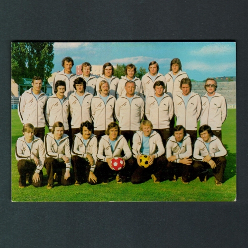 FC Bayern Hof 1910 e V. – Süddeutscher Vizemeister 1967 – Süddeutscher Meister 1968 – Süddeutscher Vizemeister 1972 – hinten von links: Dürrschmidt, Achatz, Wildgruber, Klein, Werner, Wolf – Mitte von links: Zapf, Sieber, Fichtner, Deutscher, Trainer Elzner, Feulner, Schuster, Peterzelka – kniend von links: Herrmann, Kaiser, Stahl, Seifert, Franz, Stark, Lippert
