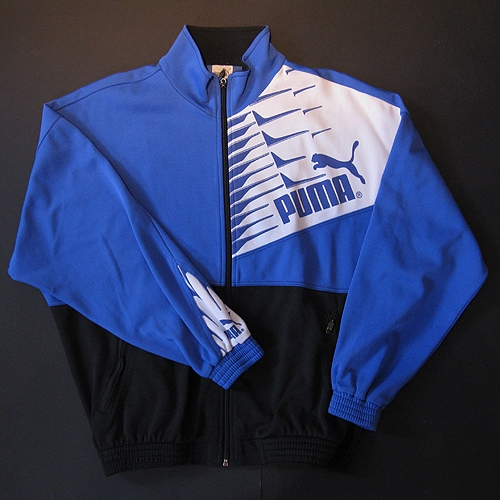 trainingsjacke_blau_schwarz_puma_joggl_vorne_090322